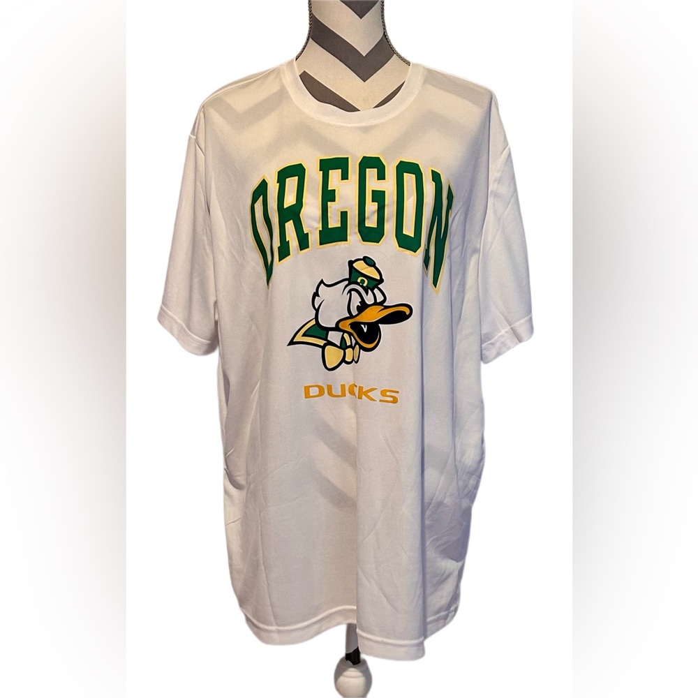 🌸 NWOT Sage and Serenity Vinyl Oregon Ducks Tee